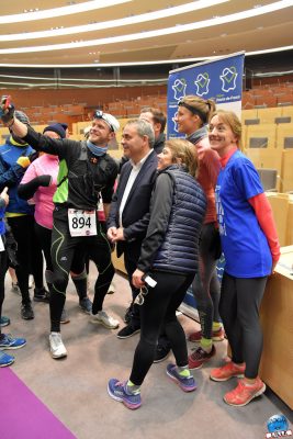 Copyright : Zoom Sur Lille / Urban Trail de Lille - Siège de Région - Selfies avec Xavier Bertrand (Président de Région)