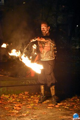 Copyright : Zoom Sur Lille / Urban Trail de Lille - Square Dutilleul - Cracheur de feu