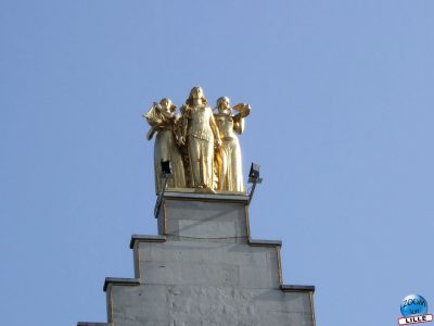 Copyright : Zoom Sur Lille / Statue en haut de "La Voix du Nord"
