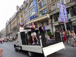 parade09_18_20110707_1188167570